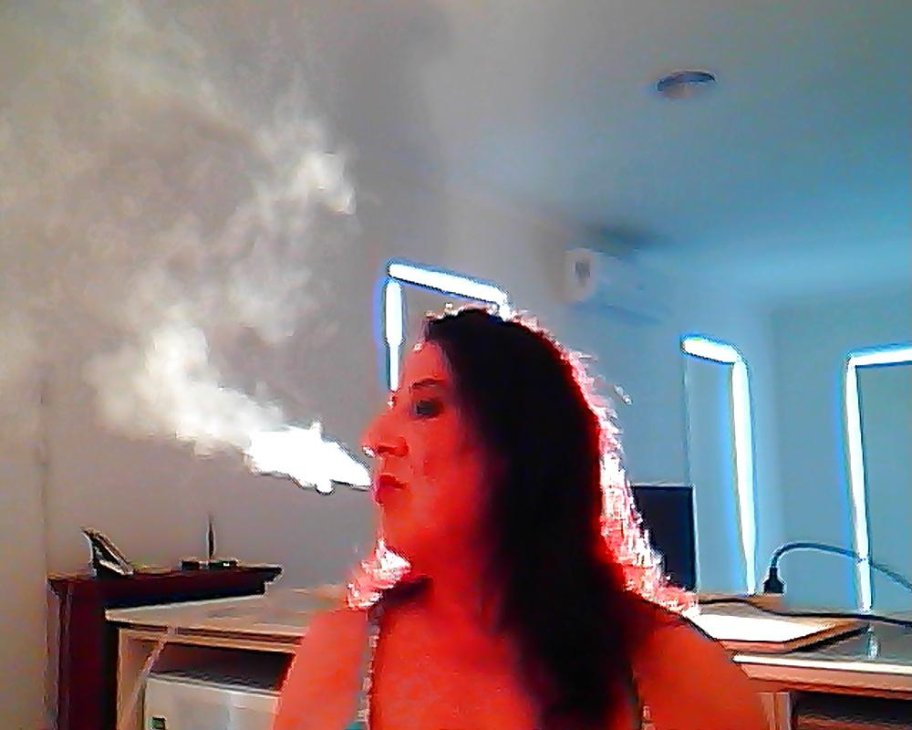 6P Dina smoking