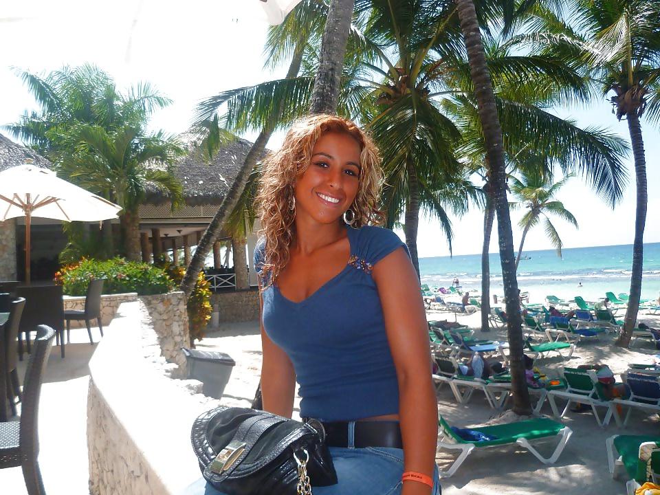 25P Arab Beurette Rekia Benaissa coquine Algerie Marseille Paris