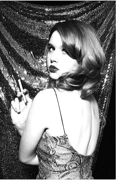 19P Smoking Hotties