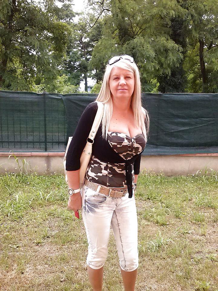25P American MILF 