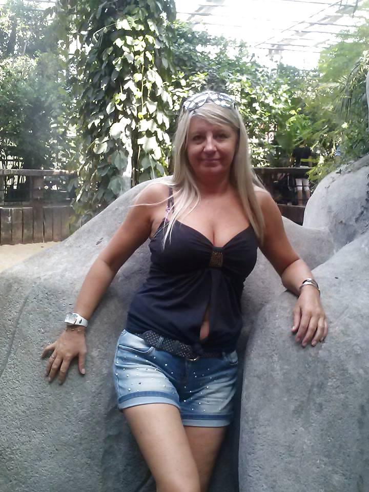 25P American MILF 