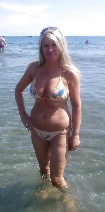 25P American MILF 