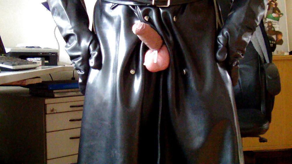 15P Masturbating in full Rubber ( Latex Gummi )