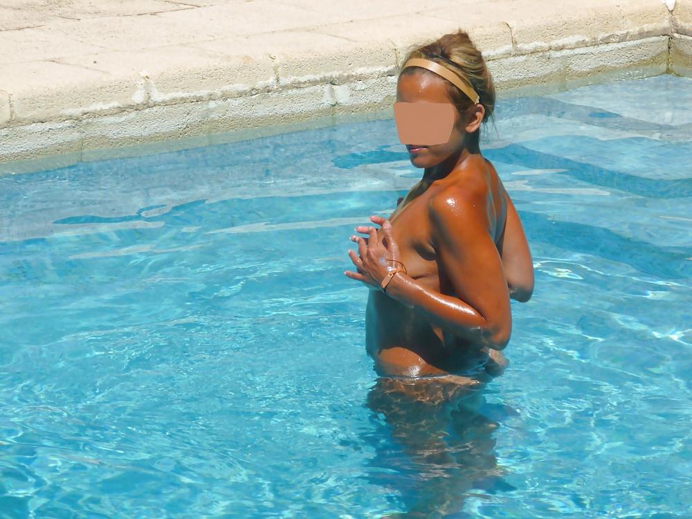 5P Ma beurette marocaine topless a la plage et a la piscine