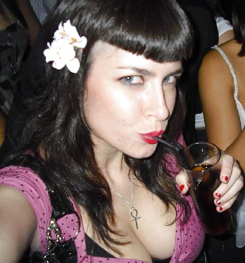 21P SPANISH BOOBS: YO TE QUIERO INFINITO