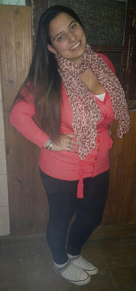 25P Argentine Girl With Huge Boobs