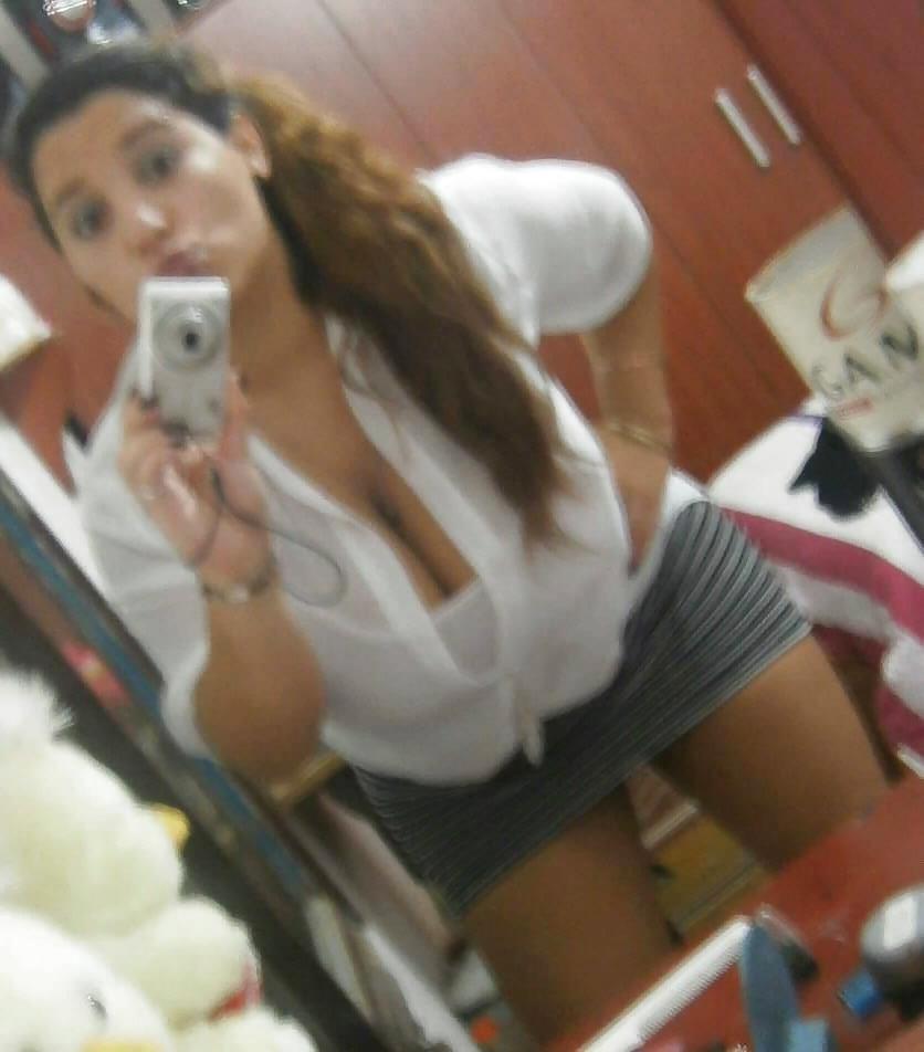 25P Argentine Girl With Huge Boobs