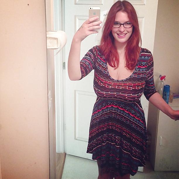 22P Busty American Girl