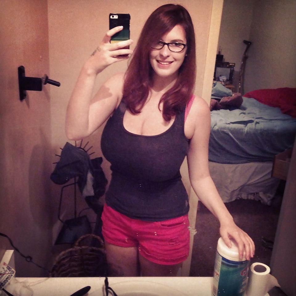 22P Busty American Girl