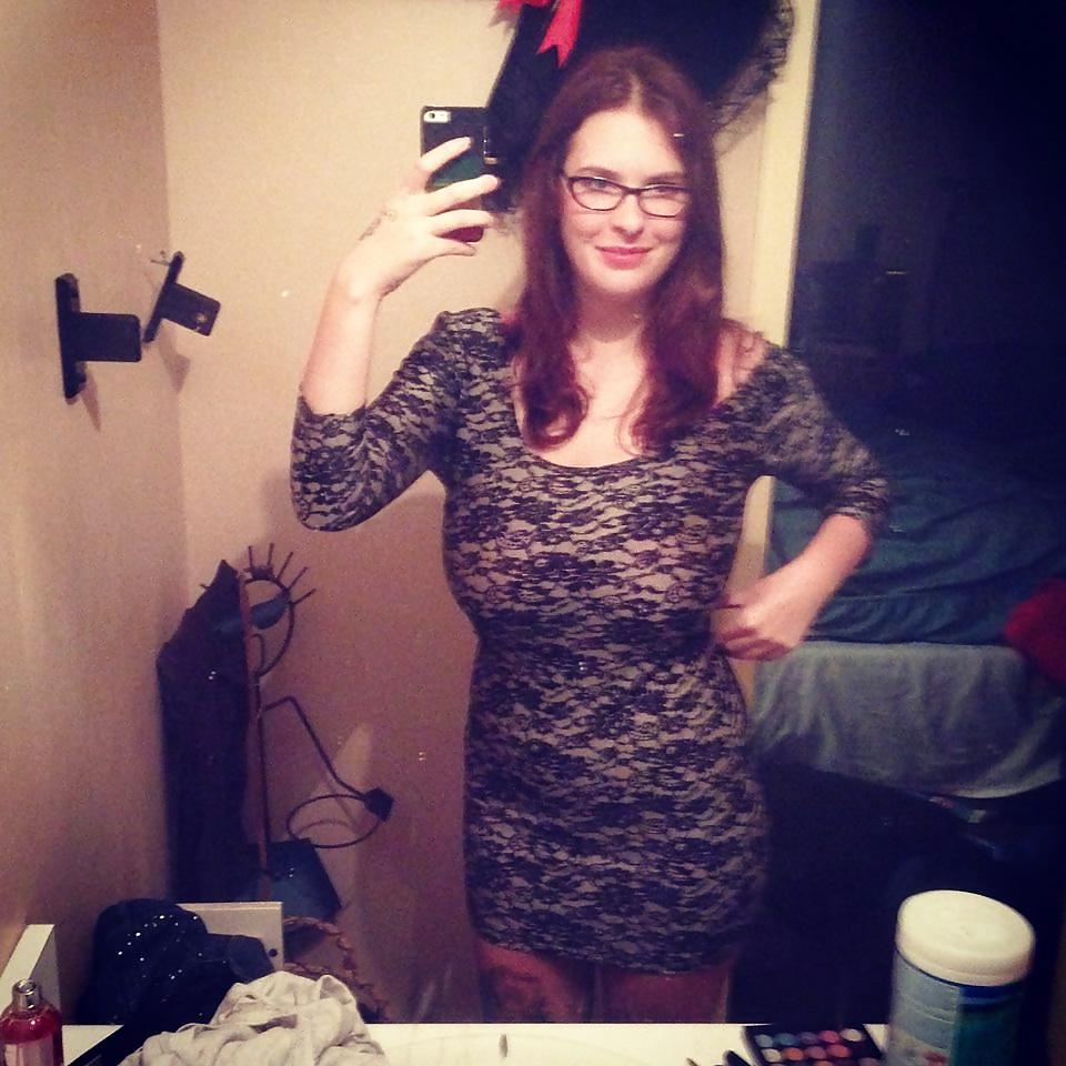 22P Busty American Girl