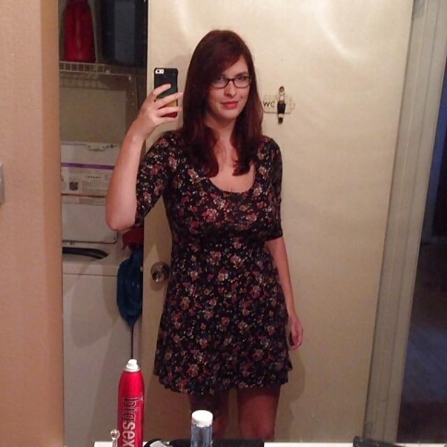 22P Busty American Girl