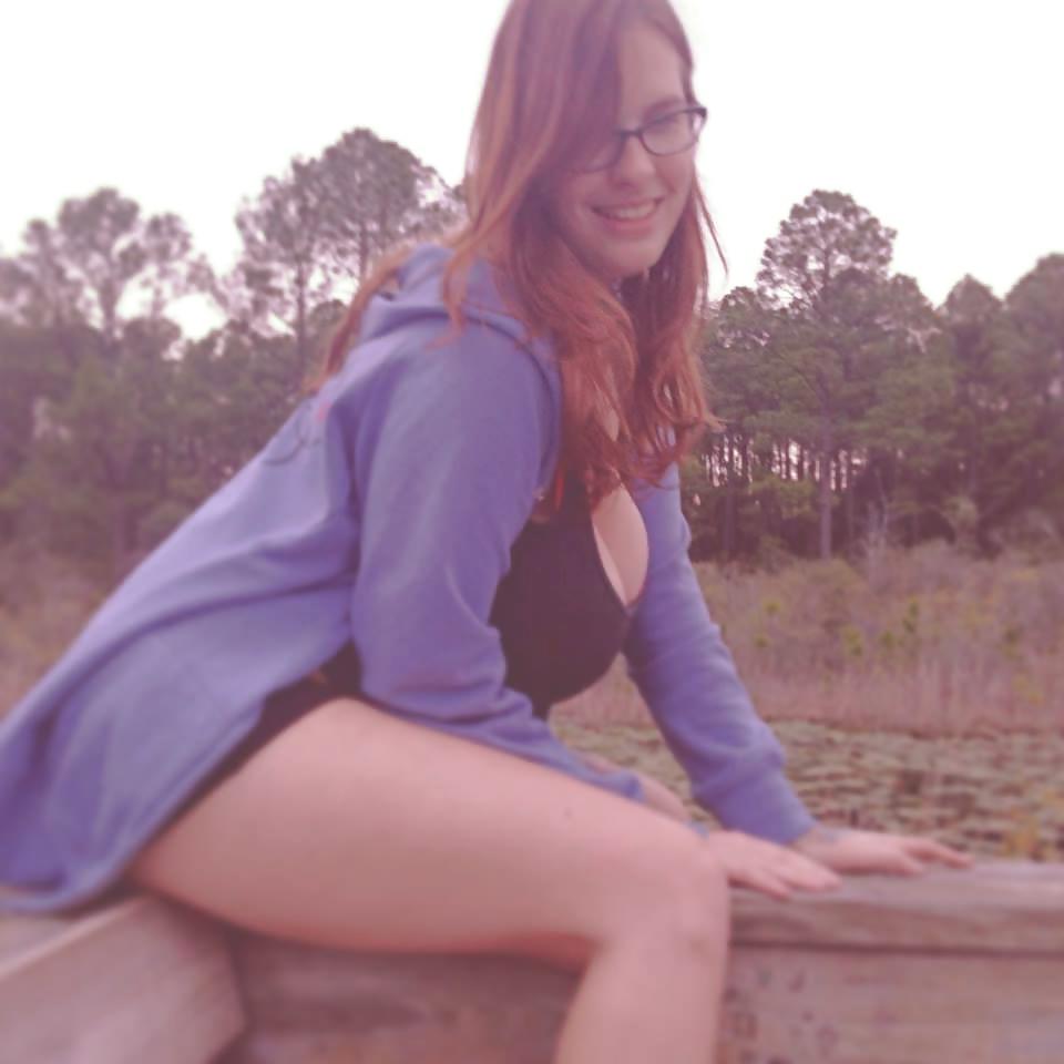 22P Busty American Girl