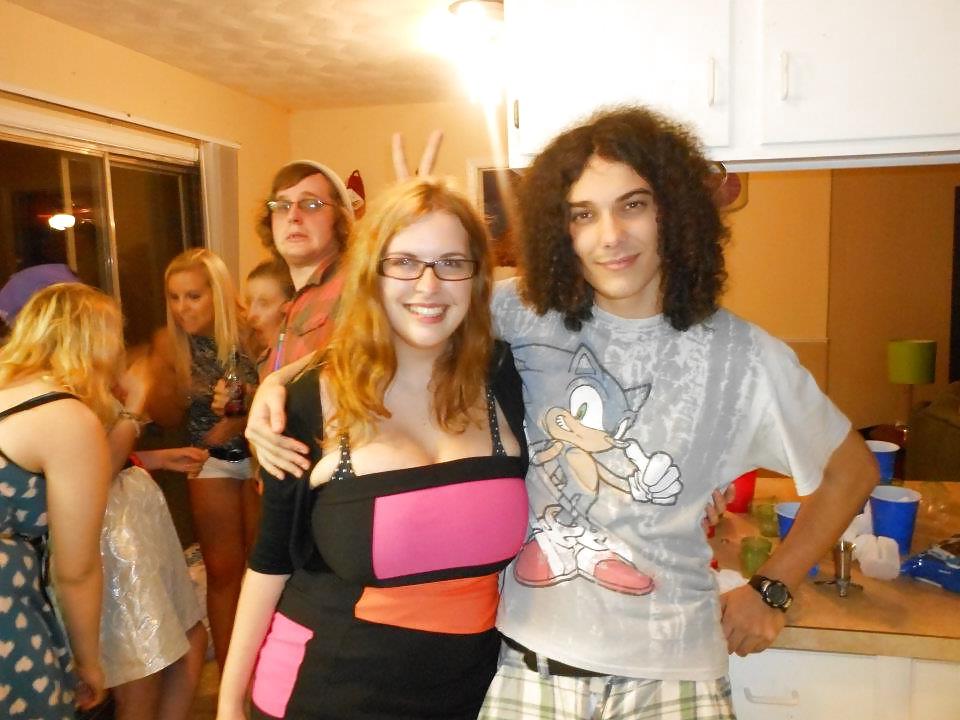 22P Busty American Girl