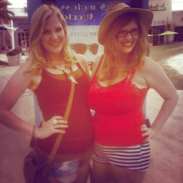 22P Busty American Girl
