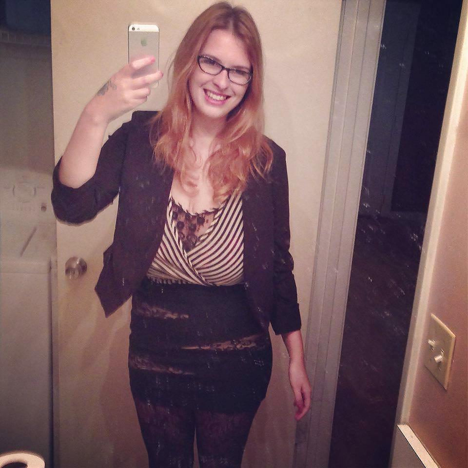 22P Busty American Girl