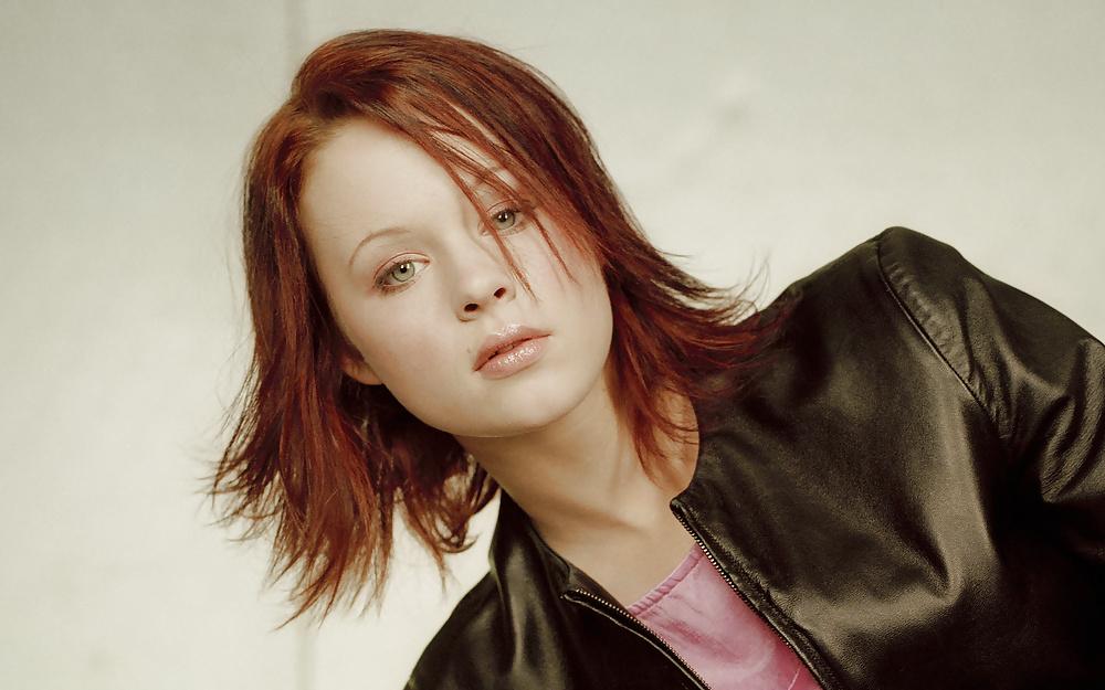 25P American Beauty Thora Birch vs. Mena Suvari