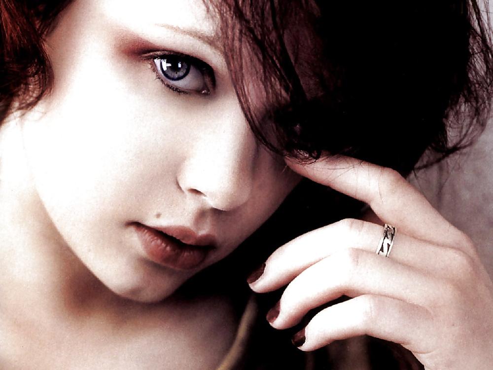 25P American Beauty Thora Birch vs. Mena Suvari