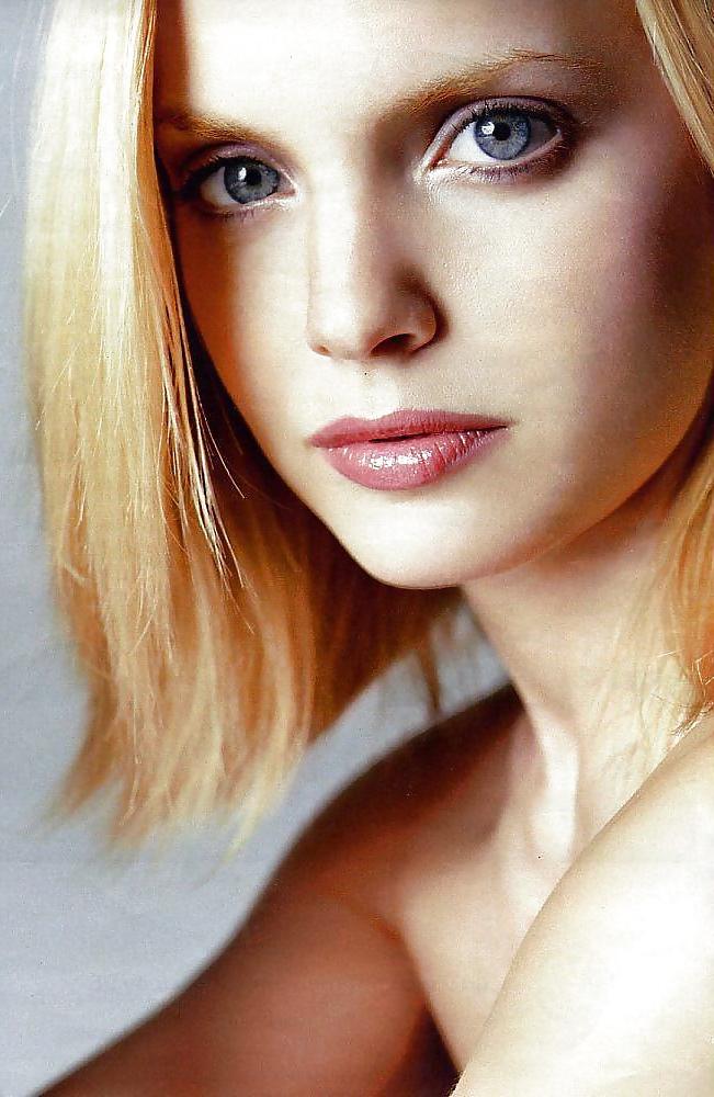 25P American Beauty Thora Birch vs. Mena Suvari