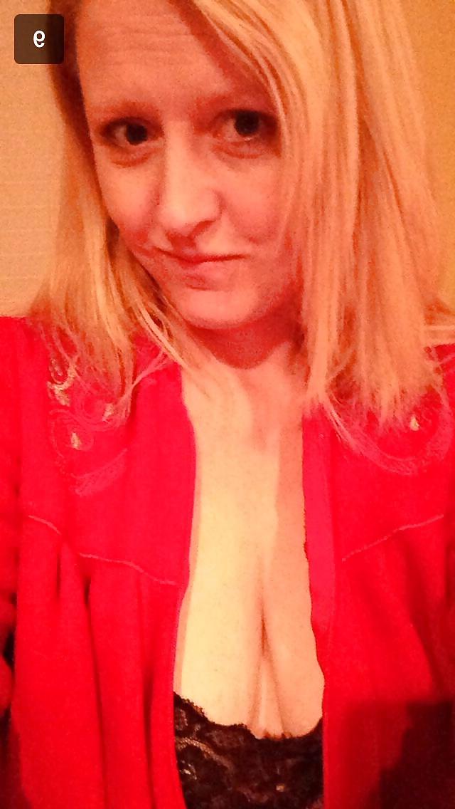 25P Slut Wife phone pic