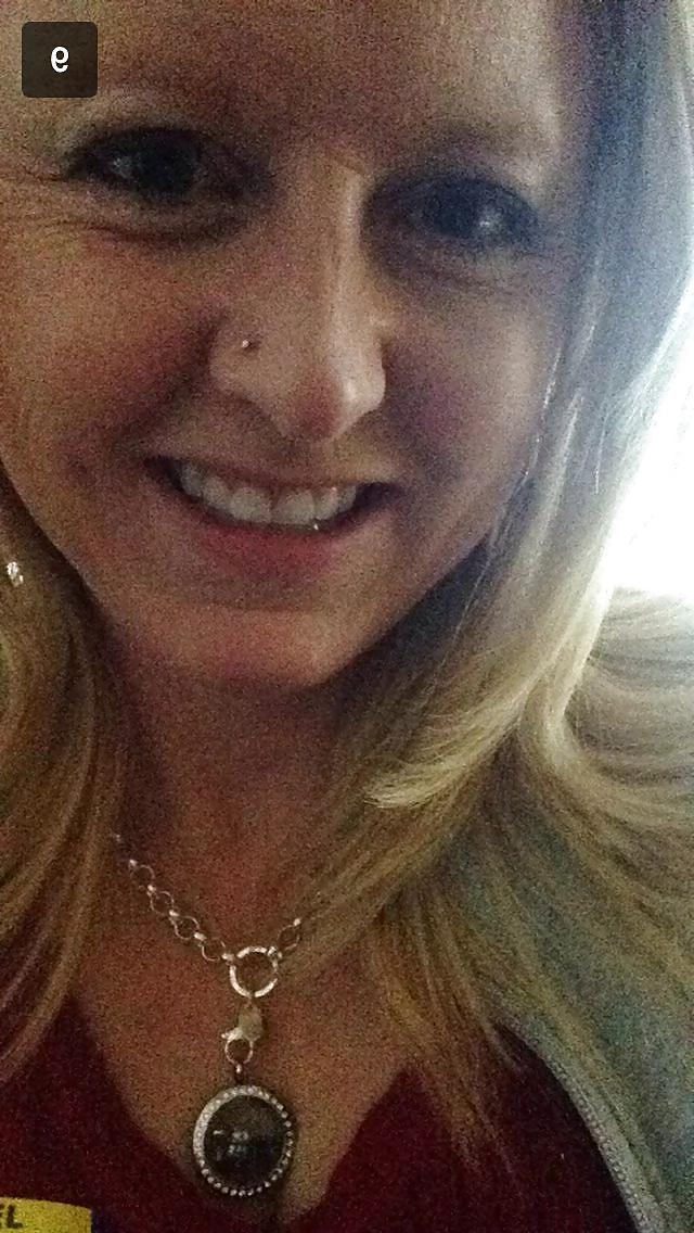 25P Slut Wife phone pic