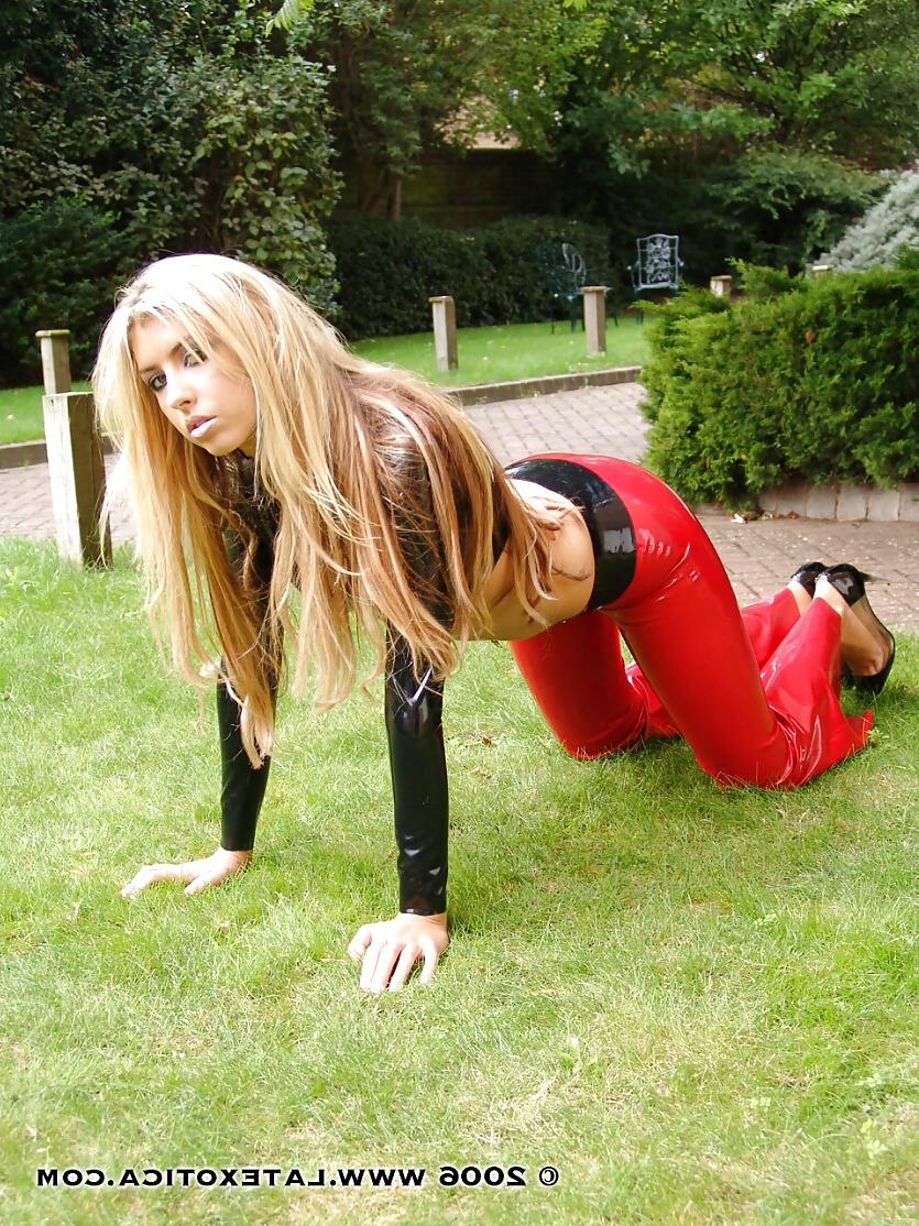 25P Pics of leather, latex, spandex, pvc, boots i like! 3