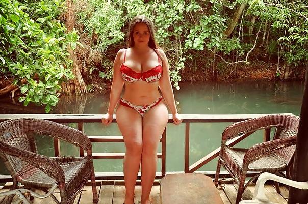 24P Busty girl with amazing big ass comment hard 