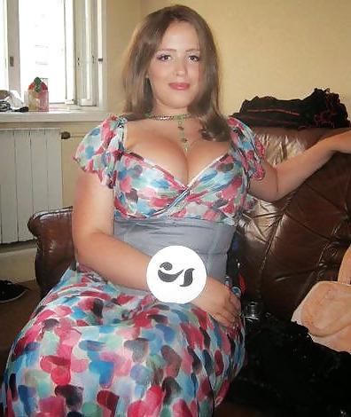 24P Busty girl with amazing big ass comment hard 