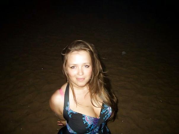 24P Busty girl with amazing big ass comment hard 
