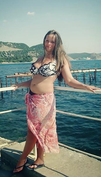 24P Busty girl with amazing big ass comment hard 