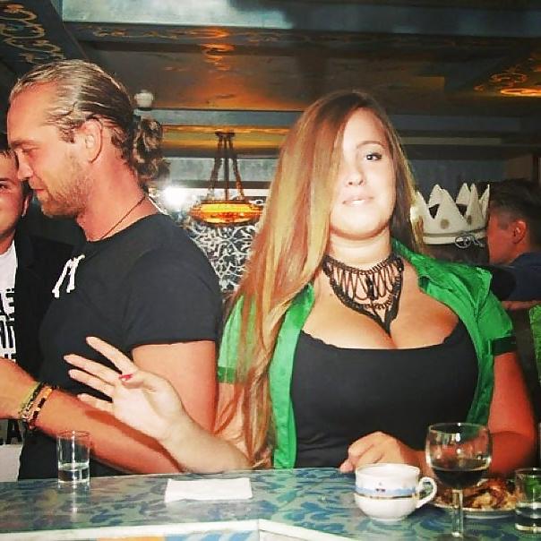 24P Busty girl with amazing big ass comment hard 