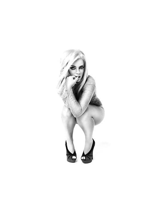 25P Lily Allen - topless photoshoot 2010