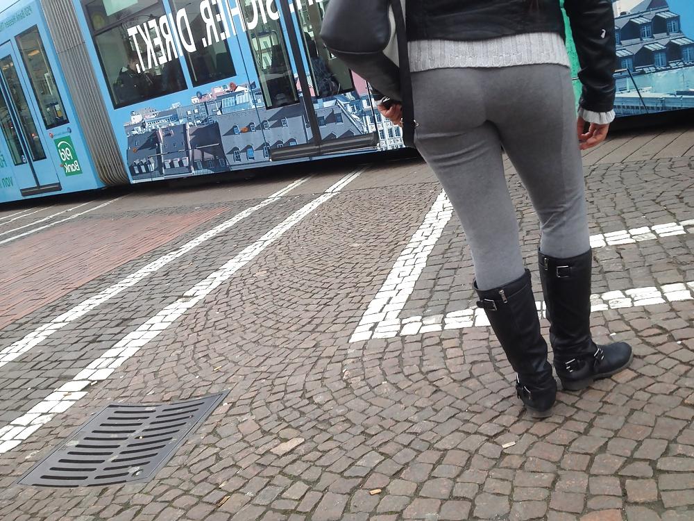 15P Voyeur - round Booty in leggins and boots