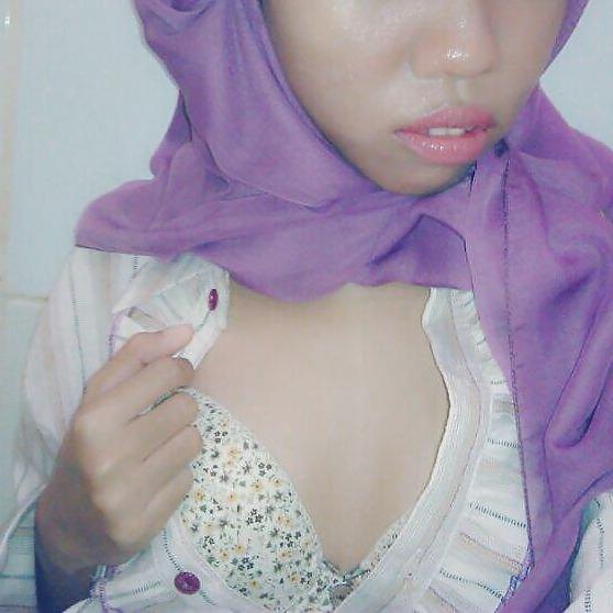5P Indonesian-jilbab ungu