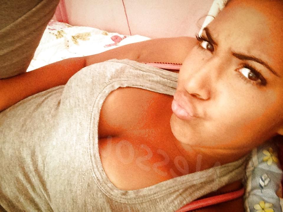 25P Petite beurette marocaine tres hot