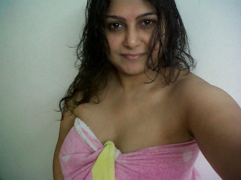 25P Riya Indian Mumbai Bombay India Girl 