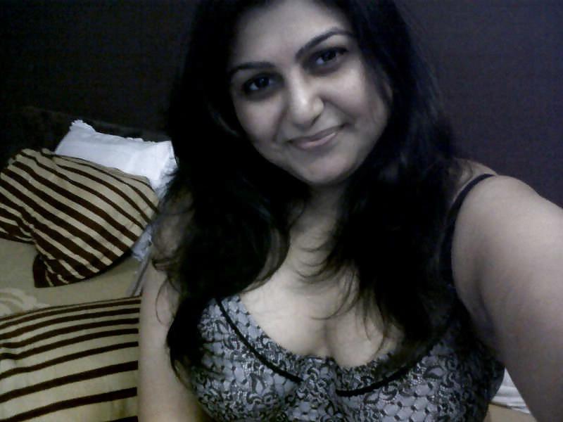25P Riya Indian Mumbai Bombay India Girl 