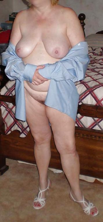 7P Housewife hot posing for husband