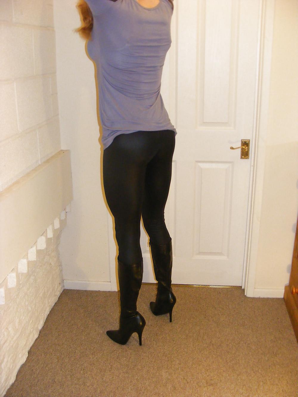 25P High heel boots and leggings