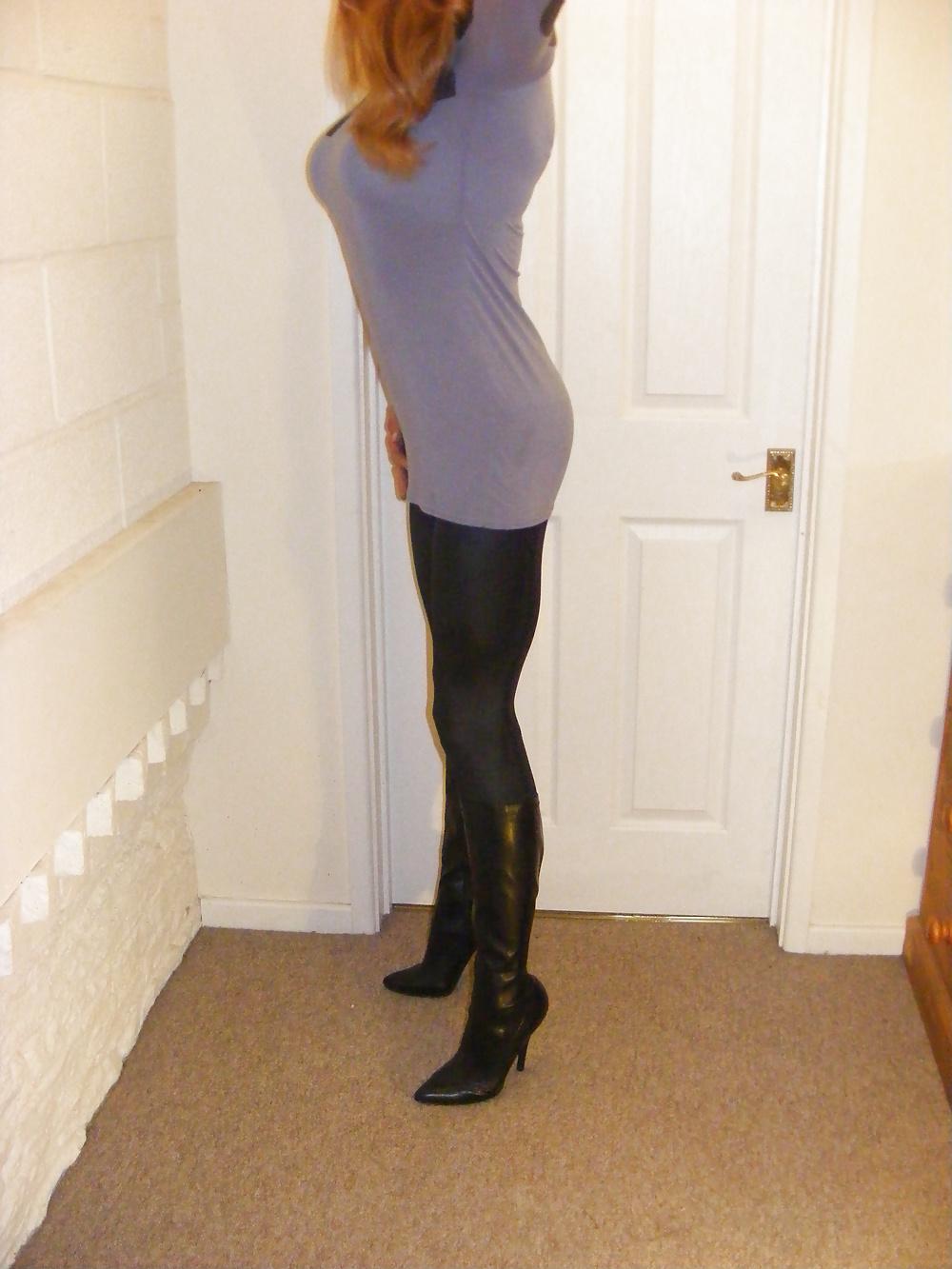 25P High heel boots and leggings