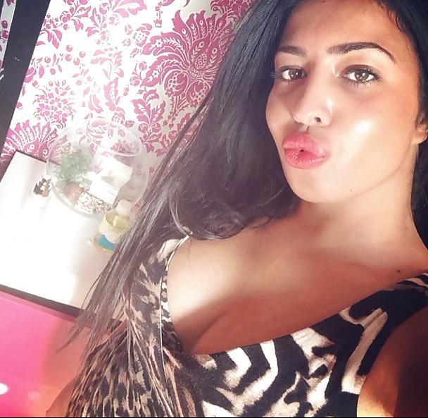 17P Ahlamoukhita beurette