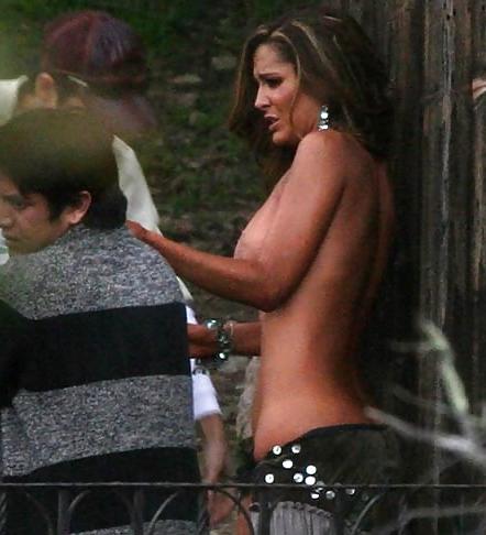 13P Ninel Conde - Paparazzis At A Photoshoot