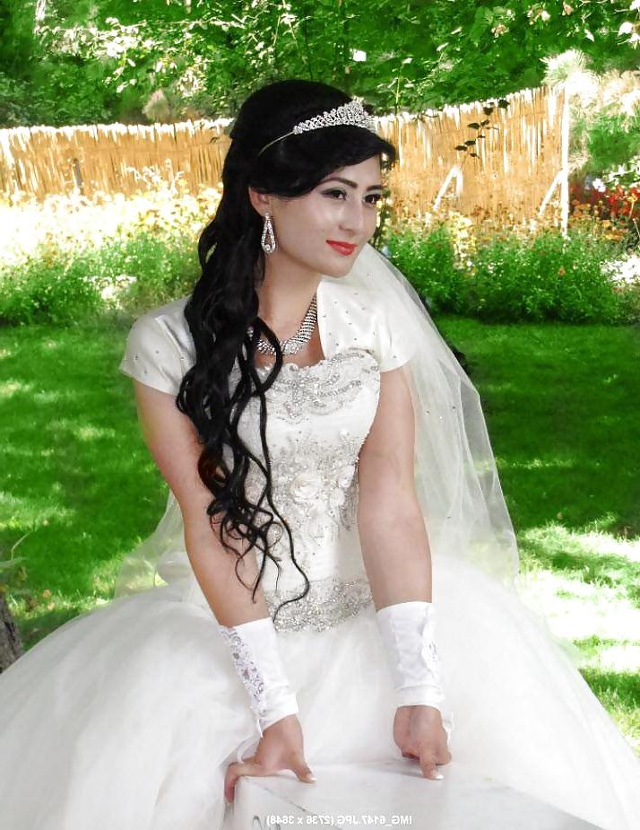 22P My cam whore, now married, comment please...