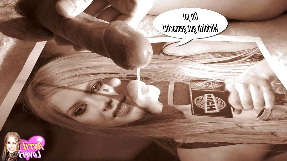 21P A lot of sperm on Avril's face