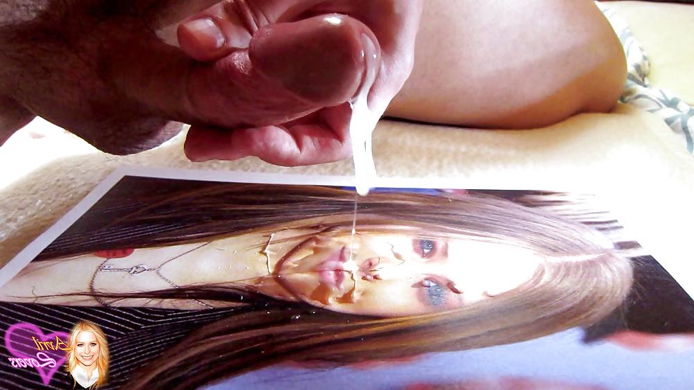 21P A lot of sperm on Avril's face