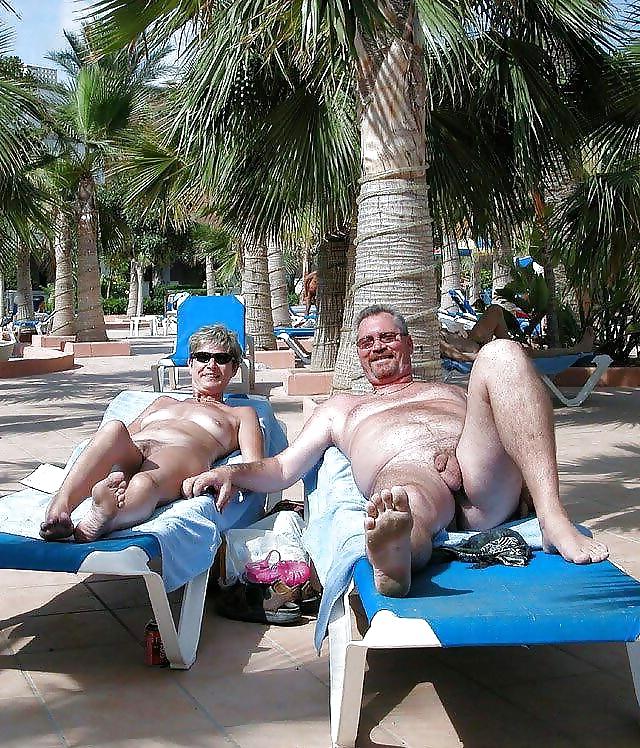 20P Naked couple 29.