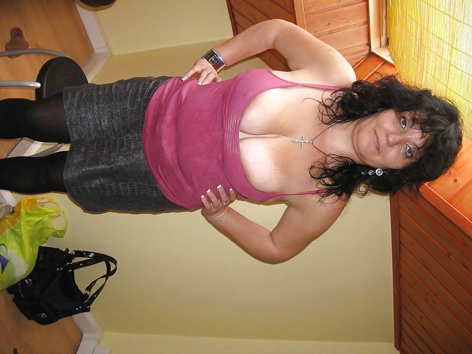 25P Facebook MILF Serbia