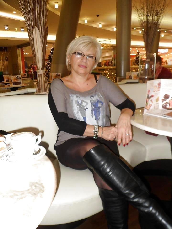 25P Facebook MILF Serbia
