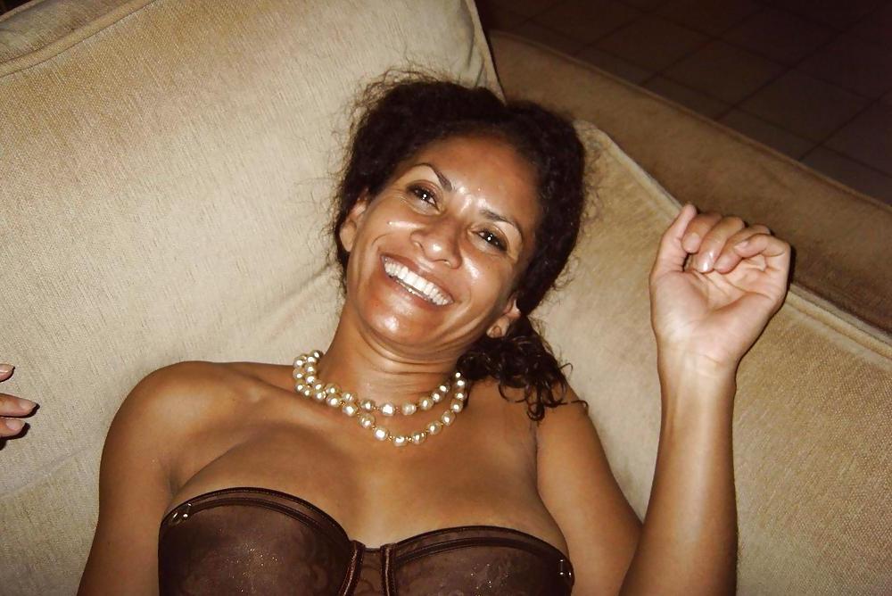 24P SeXXXy ebony MILF