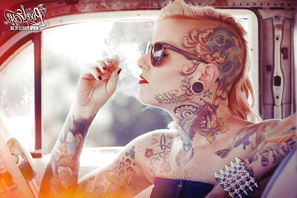 25P Sexy smoking girls