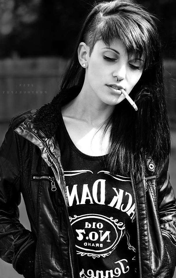 25P Sexy smoking girls